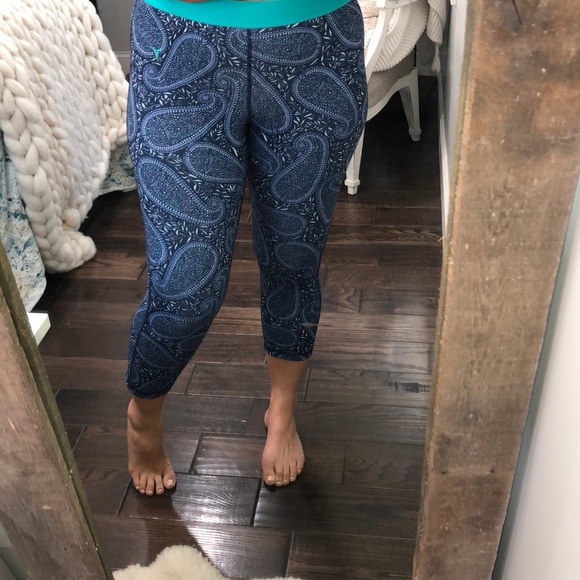 Old Navy Go-dry medium paisley fitness/gym legging - Picture 2 of 5